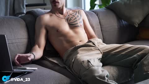 davi_23 online show from January 9, 2025, 10:41 am