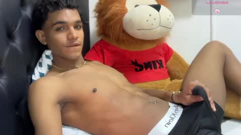 david_hot44 online show from May 9, 2026, 4:28 am