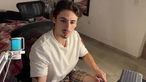 Snapshot of david_muller_ chatting on April 27, 2026, 7:23 pm David online show from April 27, 2026, 7:23 pm