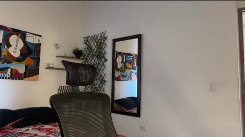 Snapshot of david_muller_ chatting on May 1, 2026, 7:51 pm David online show from May 1, 2026, 7:51 pm