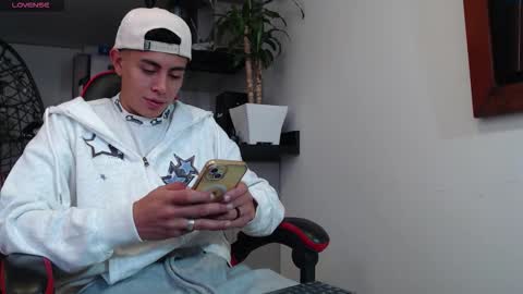 Snapshot of david_savage_ chatting on October 20, 2025, 10:32 pm david online show from October 20, 2025, 10:32 pm