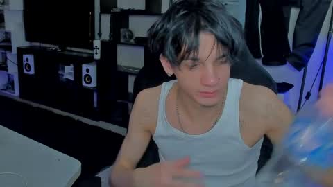 Snapshot of davisross chatting on April 13, 2026, 3:23 am davis online show from April 13, 2026, 3:23 am