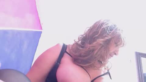 dayana online show from April 24, 2026, 8:11 pm