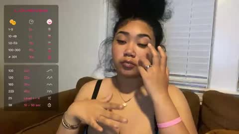 Snapshot of dayqueen1 chatting on February 14, 2025, 10:49 am dayqueen1 online show from February 14, 2025, 10:49 am