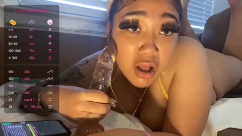 Snapshot of dayqueen1 chatting on February 17, 2025, 4:37 pm dayqueen1 online show from February 17, 2025, 4:37 pm