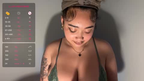 Snapshot of dayqueen1 chatting on October 1, 2025, 10:38 pm dayqueen1 online show from October 1, 2025, 10:38 pm