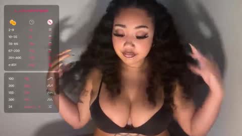 Snapshot of dayqueen1 chatting on October 6, 2025, 9:23 pm dayqueen1 online show from October 6, 2025, 9:23 pm