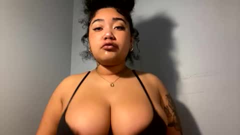 Snapshot of dayqueen1 chatting on June 9, 2026, 11:11 am dayqueen1 online show from June 9, 2026, 11:11 am
