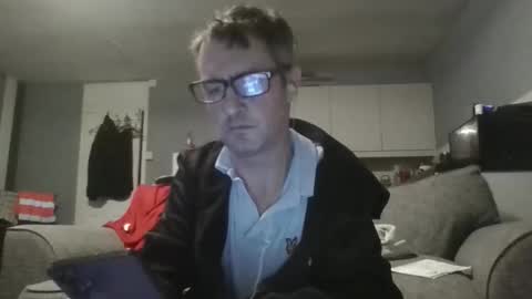 Dazzill online show from December 17, 2025, 6:47 pm