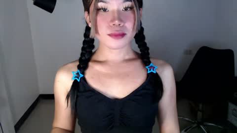 dazzzlingcarol online show from June 27, 2026, 9:36 am