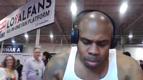 Snapshot of dcrush76 chatting on December 7, 2024, 12:52 am DCrush online show from December 7, 2024, 12:52 am