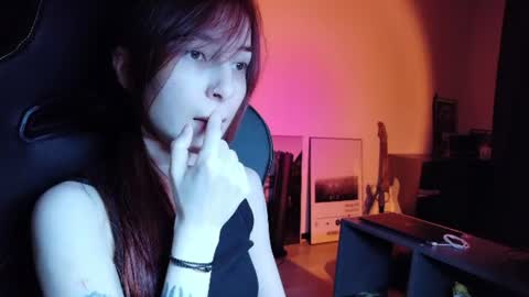 Snapshot of dead_girll chatting on June 23, 2026, 12:52 am freak online show from June 23, 2026, 12:52 am