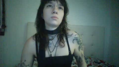 Snapshot of dead_moonxx chatting on July 11, 2026, 4:21 pm dead_moonxx online show from July 11, 2026, 4:21 pm