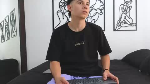 Snapshot of deam_broowm chatting on February 23, 2025, 6:34 pm Andres online show from February 23, 2025, 6:34 pm