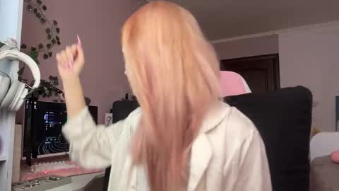 Maggie online show from April 26, 2026, 11:30 am