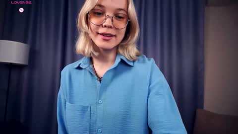 Charlie 18yo online show from October 8, 2025, 6:11 am