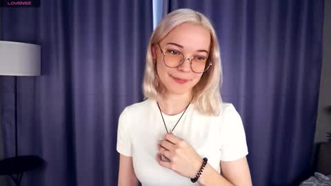 Charlie 18yo online show from November 14, 2025, 5:39 am