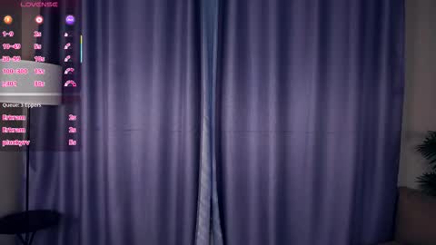 Charlie 18yo online show from November 26, 2025, 5:41 am