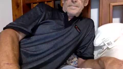 Snapshot of deanofflove2210 chatting on March 9, 2025, 5:11 am deanofflove2210 online show from March 9, 2025, 5:11 am