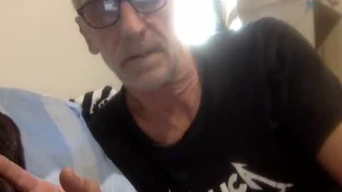 deanofflove221000 online show from November 8, 2025, 6:46 am