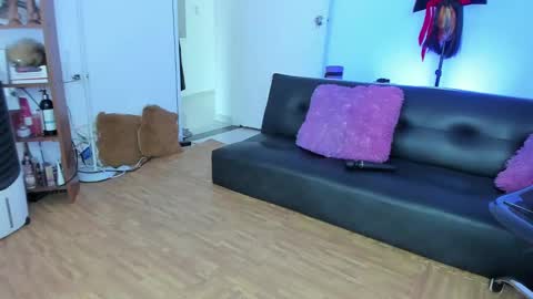 dearmilu28 online show from February 10, 2025, 5:09 pm