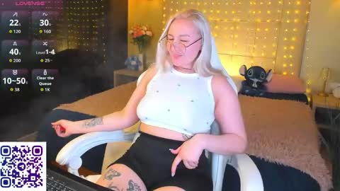 Snapshot of debbie_taylor chatting on May 10, 2026, 5:07 pm Debbie Mon Tue Fri Sun Sat GMT 3 1000am - 0400pm online show from May 10, 2026, 5:07 pm