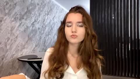 Anna online show from September 18, 2025, 3:14 pm