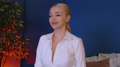 DeeaVIP online show from April 3, 2026, 5:27 am