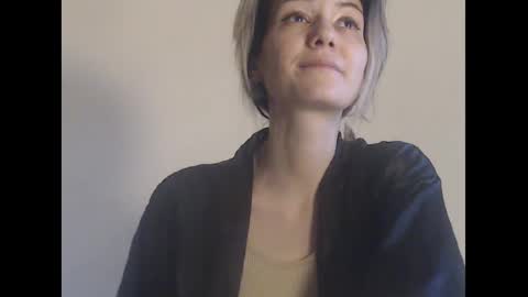 Snapshot of deelightfull chatting on January 4, 2025, 12:38 pm Deelightfull online show from January 4, 2025, 12:38 pm