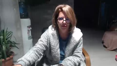 hi guys i m a cute milf i m here for good time and nice people pls be respectfool and enjoy me online show from September 12, 2025, 4:12 am