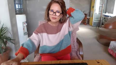 hi guys i m a cute milf i m here for good time and nice people pls be respectfool and enjoy me online show from September 17, 2025, 7:21 am