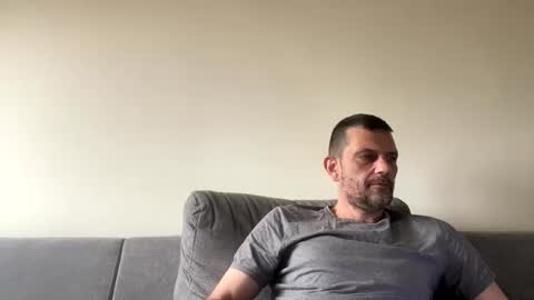 Defloy online show from November 15, 2025, 9:39 am