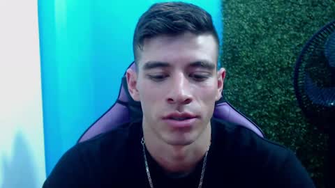 Snapshot of deiby_baby chatting on December 11, 2024, 12:33 am DEIBY online show from December 11, 2024, 12:33 am