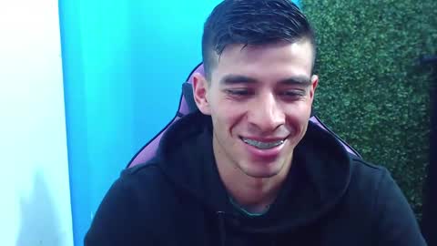 Snapshot of deiby_baby chatting on December 14, 2024, 2:45 am DEIBY online show from December 14, 2024, 2:45 am