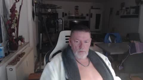 deinprinz2312 online show from November 2, 2025, 4:26 am