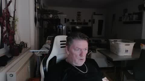 deinprinz2312 online show from February 1, 2026, 6:12 am