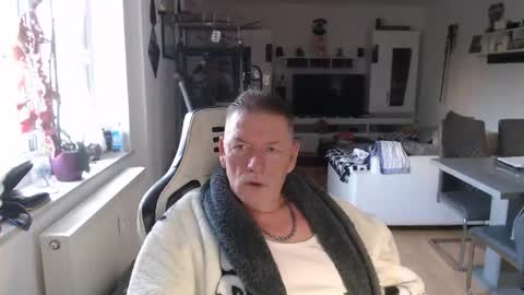 deinprinz2312 online show from March 18, 2026, 6:27 am