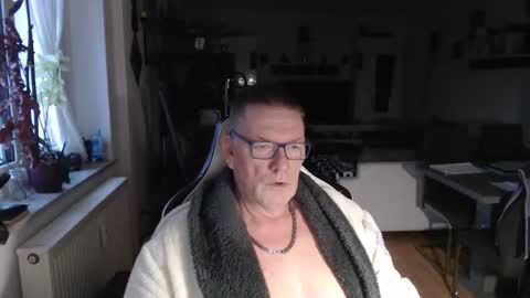 deinprinz2312 online show from March 19, 2026, 5:11 am