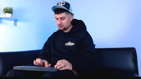  DEIVY  online show from April 20, 2026, 12:57 am