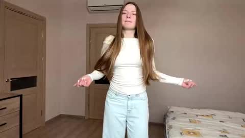 Snapshot of dejameneal chatting on February 19, 2026, 7:26 am Mila online show from February 19, 2026, 7:26 am