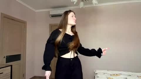 Snapshot of dejameneal chatting on February 24, 2026, 7:17 am Mila online show from February 24, 2026, 7:17 am