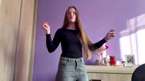 Snapshot of dejameneal chatting on March 4, 2026, 7:25 am Mila online show from March 4, 2026, 7:25 am