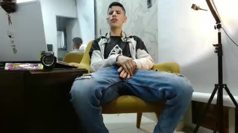 Snapshot of delglo chatting on October 5, 2025, 3:27 am delglo online show from October 5, 2025, 3:27 am