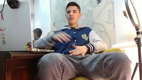 Snapshot of delglo chatting on October 10, 2025, 5:45 pm delglo online show from October 10, 2025, 5:45 pm