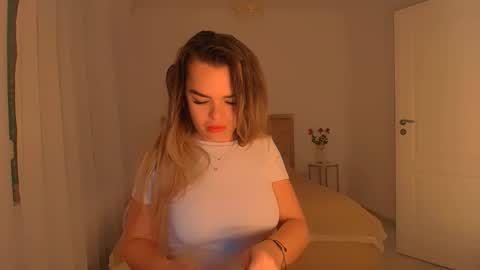 Snapshot of deliadelicious chatting on November 1, 2025, 10:06 am deliadelicious online show from November 1, 2025, 10:06 am