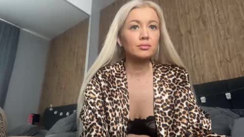Snapshot of delicious_cloud chatting on May 21, 2026, 7:37 am Mia online show from May 21, 2026, 7:37 am