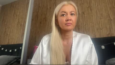 Snapshot of delicious_cloud chatting on May 22, 2026, 7:15 am Mia online show from May 22, 2026, 7:15 am