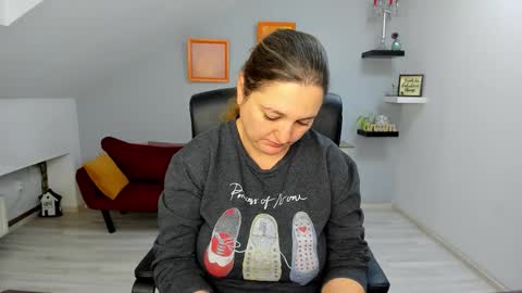 DeliciousLolly online show from January 19, 2026, 4:27 am