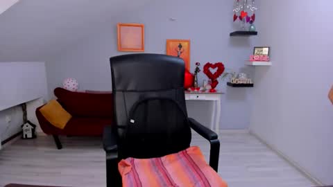 DeliciousLolly online show from February 16, 2026, 4:30 am