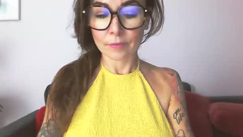 delilah_sweet online show from November 25, 2025, 3:56 pm